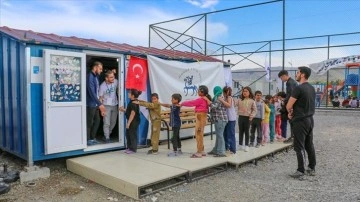 Malatyalı depremzede çocuklar, "gönüllü" akademisyenler ve öğrencilerle hayata tutunuyor