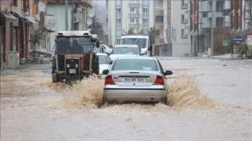 Malatya'nın Doğanşehir ilçesinde sağanak su baskınlarına neden oldu