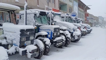 Malazgirt’te kar yağışı: 33 köy yolu kapandı
