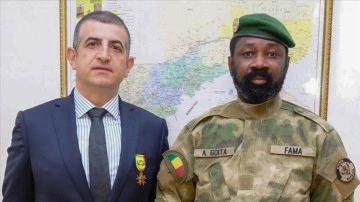 Mali'de Selçuk Bayraktar ve Haluk Bayraktar'a "Ulusal Nişan" verildi