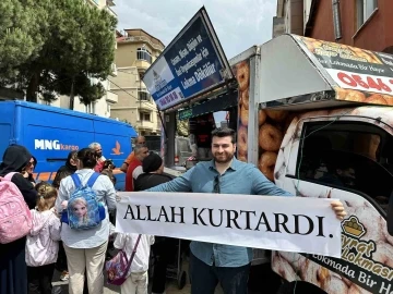 Maltepe’de sevgilisi terk etti, ’Allah kurtardı’ pankartıyla lokma dağıttı
