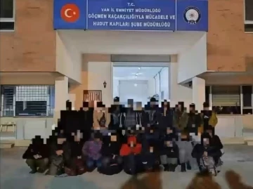 Malzeme yüklü tırdan düzensiz göçmen çıktı
