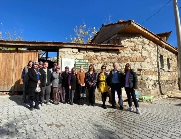 Manisa Büyükşehir’in ’kadına şiddete hayır’ toplantıları sürüyor