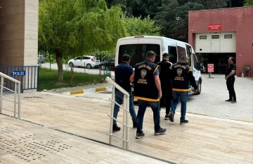 Manisa’da aranan şahıslar polisten kaçamadı: 24 tutuklama
