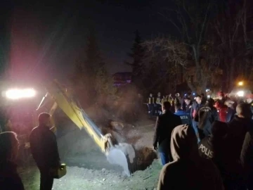 Manisa’da baba ve 2 yaşındaki oğlu 50 metrelik kuyuya düştü