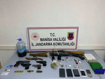 Manisa’da jandarma ekipleri uyuşturucuya geçit vermedi
