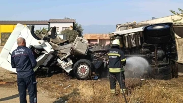 Manisa’da şarampole devrilen tırın sürücüsü yaralandı
