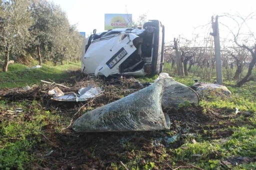 Manisa’da takla atan otomobil tarlaya uçtu
