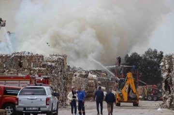 Manisa OSB’deki kağıt fabrikasındaki yangın kontrol altına alındı
