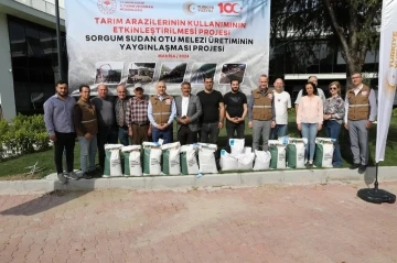 Manisalı çiftçilere 3 bin 100 kilo sorgum tohumu dağıtıldı
