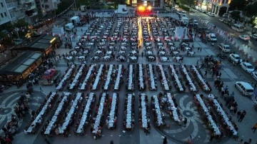 Manisalılar, Büyükşehir’in iftar sofrasında buluştu
