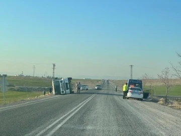 Mardin’de devrilen kamyonun şoförü yaralandı
