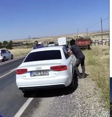 Mardin’de iki aile yolu kapatıp birbirine girdi
