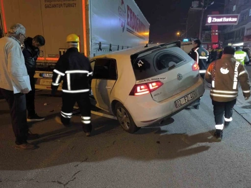 Mardin’de otomobil ile tır çarpıştı: 1 yaralı
