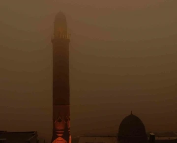 Mardin’de toz taşınımı her yeri kızıla bürüdü
