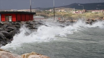 Marmara'nın kuzey ve batısı ile kıyı Ege için kuvvetli rüzgar ve fırtına uyarısı