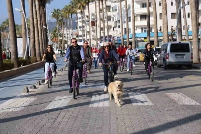 Marmaris’te Kadınlar Günü etkinlikleri renkli görüntülere sahne oldu
