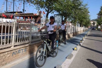 Marmaris’te sahil yolu bisikletli zabıtalara emanet
