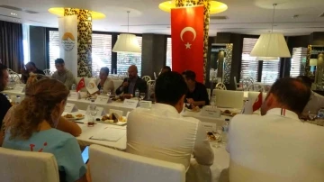 Marmaris Ticaret Odası ev sahipliğinde turistlerden gelen şikayetler ile ilgili toplantı yapıldı
