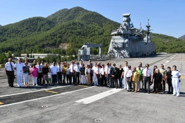 Marmarisli Muharip Gaziler TCG Anadolu’yu ziyaret etti
