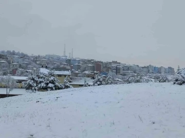 Mart kapıdan baktırdı: Samsun’un yüksekleri bembeyaz
