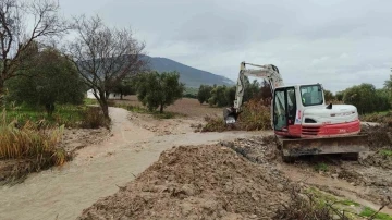 MASKİ’den dere temizliği ve arıtma tesis çalışması Büyükbelen Mahallesinde Dere Temizliği
