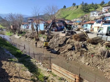 MASKİ, Salihli’deki dereyi temizledi
