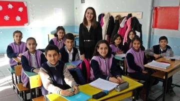 Matematiği eğlenceye çevirerek öğrencilerini ilçe birincisi yaptı
