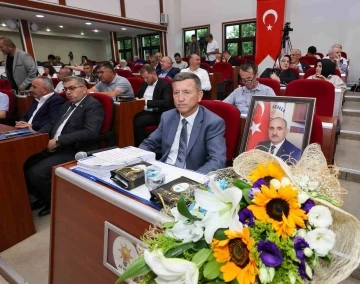 Meclis toplantısında Fevzi Kılıç’ın yeri çiçeklerle süslendi
