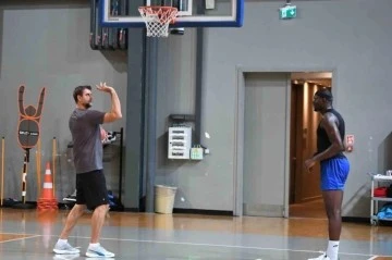 Mehmet Okur yeni sezon hazırlıklarında Tofaş A takım Staff’ında!