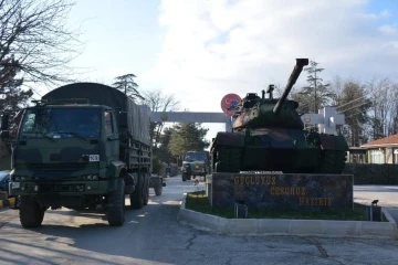 Mehmetçik seyyar sahra üniteleri ile deprem bölgesine intikalde
