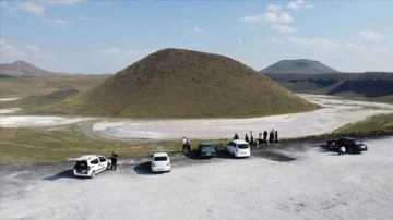 Meke Gölü kurumuş haliyle bile ziyaretçi çekiyor