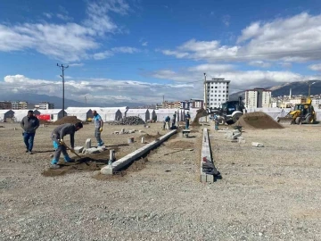 Melikgazi çadır kent ve konteyner kentlerde alt ve üst yapı çalışmalarına hızla devam ediyor
