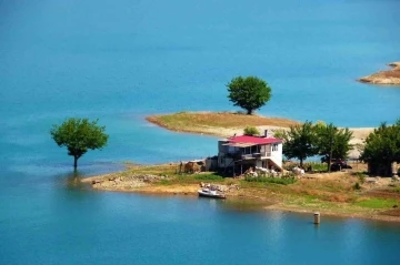 Menzelet Barajının doğal güzelliği cezbediyor
