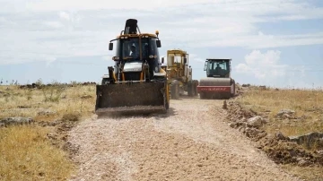 Merkez ve kırsalda yol çalışmaları devam ediyor
