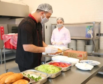 Merkezefendi Belediyesi okul döneminde önemli beslenme desteği sağladı
