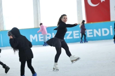 Merkezefendi’nin buz pateni pisti 25 binden fazla kişiyi ağırladı
