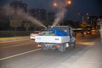 Mersin Büyükşehir Belediyesi ekiplerinin yoğun ilaçlama mesaisi
