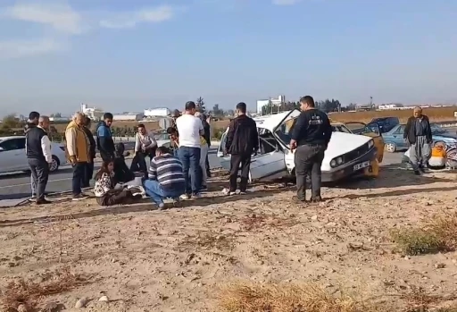 Mersin’de 2 otomobilin çarpıştığı kazada 6 kişi yaralandı
