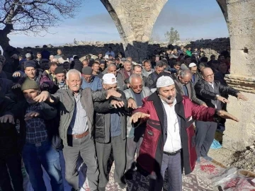 Mersin’de yağmur duasına çıkıldı
