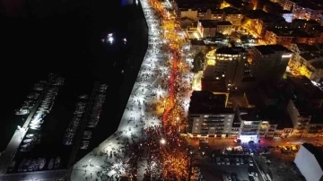 Meşaleler Çanakkale şehitleri için yandı
