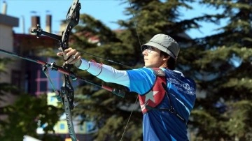 Mete Gazoz, olimpiyat şampiyonu olduğu okunu depremzedeler için açık artırmaya çıkardı