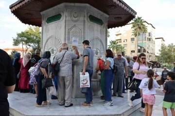 Mevlid Kandili’nde Osmanlı Çeşmesi’nden şerbet aktı
