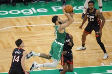 Miami, Boston’ı deplasmanda yendi, seriyi 1-1 yaptı
