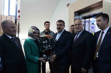 Milli Eğitim Bakanı Tekin, Bayburt Belediyesini ziyaret etti
