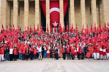 Milli Eğitim Bakanı Tekin, çocuklarla Anıtkabir’de
