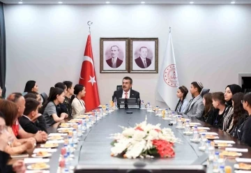 Milli Eğitim Bakanı Tekin, Türki Cumhuriyetler’den gelen çocukları kabul etti
