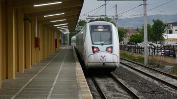 Milli elektrikli tren yolculu seferlerine başladı