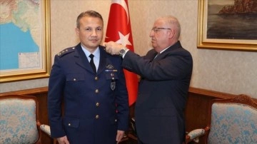 Milli Savunma Bakanı Güler, uzaya gidecek ilk Türk pilot Gezeravcı'ya yeni rütbesini taktı