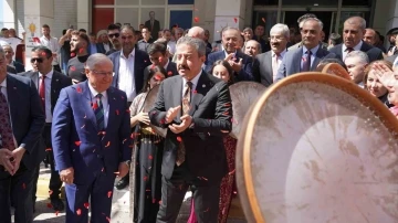 Milli Savunma Bakanı Yaşar Güler Şırnak’ta Kürtçe şarkılarla ile karşılandı
